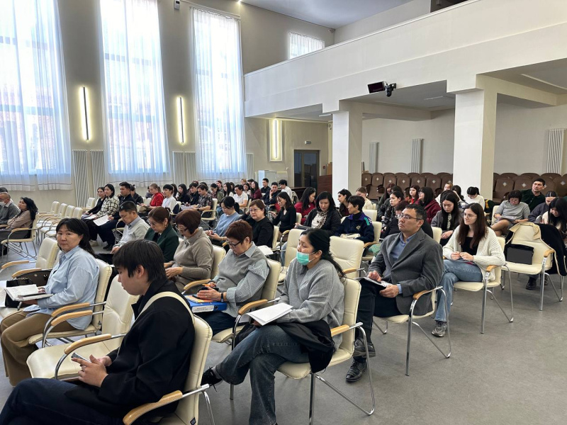 СОБРАНИЕ С ВЫПУСКНИКАМИ ИНСТИТУТА КАЛМЫЦКОЙ ФИЛОЛОГИИ И ВОСТОКОВЕДЕНИЯ ПО ГОТОВНОСТИ ВЫПУСКНЫХ КВАЛИФИКАЦИОННЫХ РАБОТ 