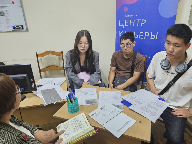 От мобильных квестов до веб-сервисов: студенты КалмГУ выступили наставниками проектов школьников в федеральном проекте «Сириус. Лето: начни свой проект»