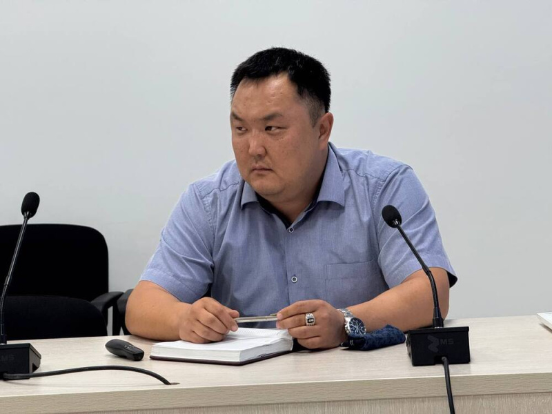 Ректор КалмГУ Бадма Салаев представил нового и.о. директора Калмыцкого НИИСХ
