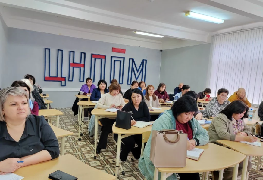 Сегодня на базе Калмыцкого республиканского института повышения квалификации работников образования состоялась важная встреча с руководителями школ города и районов республики