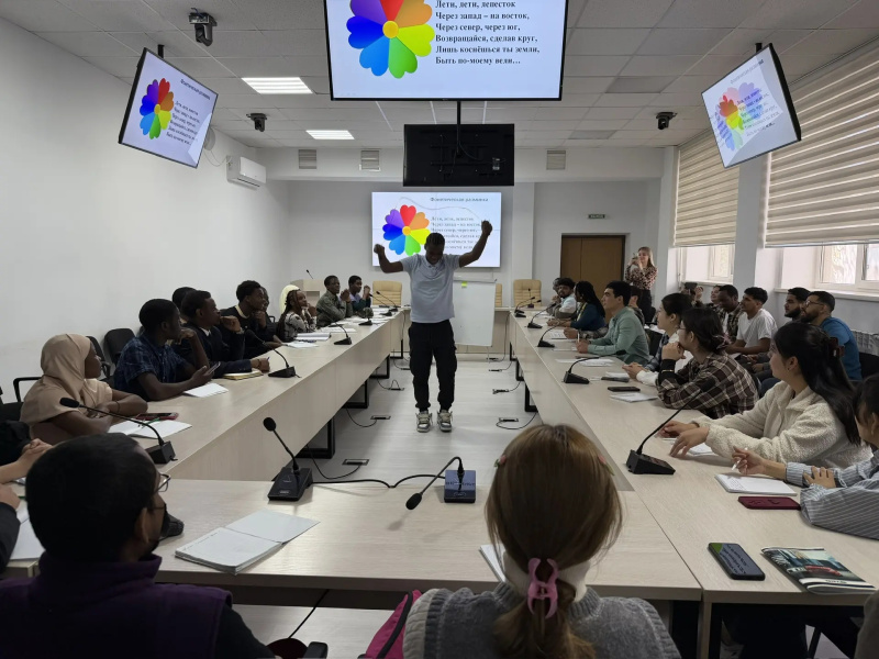 День первый 27 апреля 2026 г. в КалмГУ начался Международный фестиваль русского языка и культуры для иностранных обучающихся «Русский язык объединяет континенты»