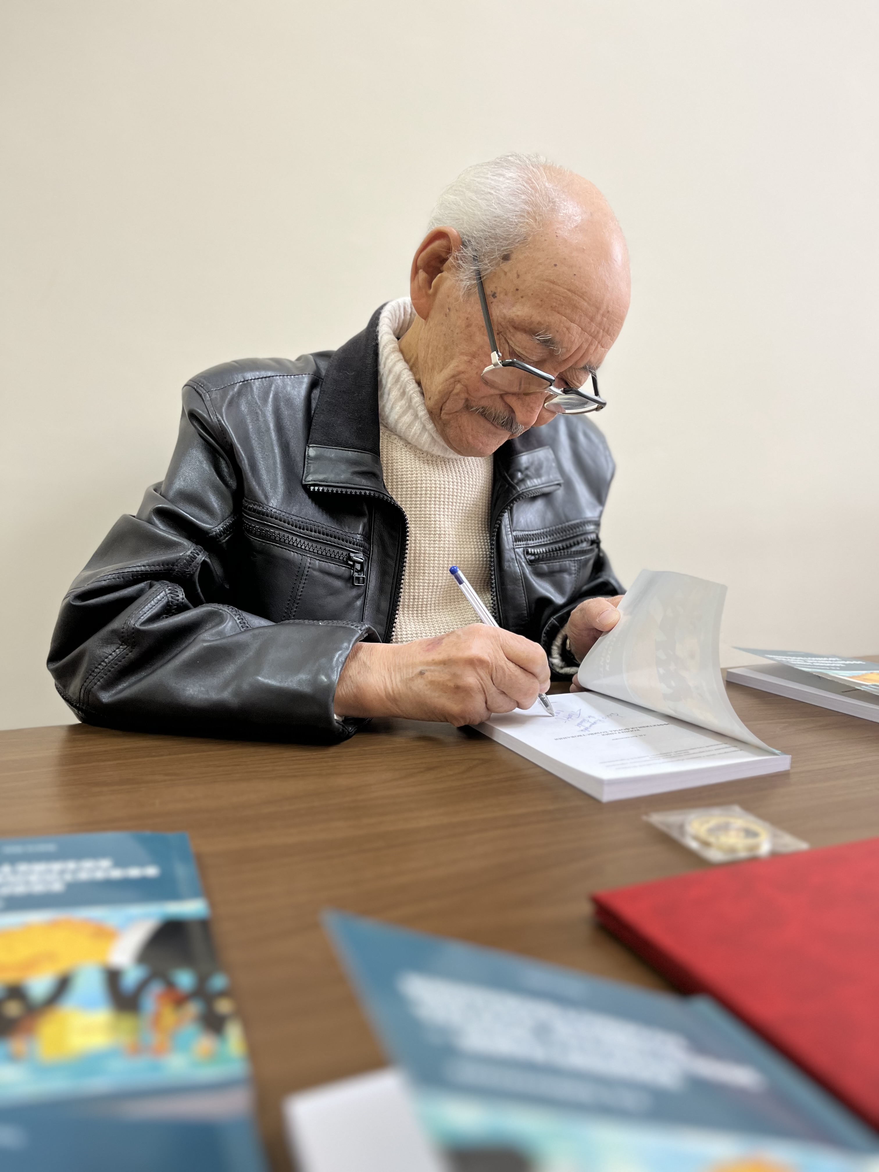 Наследие длиною в жизнь: вспоминая профессора Л.Ц. Бадмахалгаева