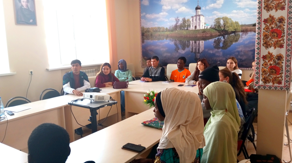 Профориентационная встреча декана ГФ О.Н. Абеевой с иностранными слушателями ФДПОИГ