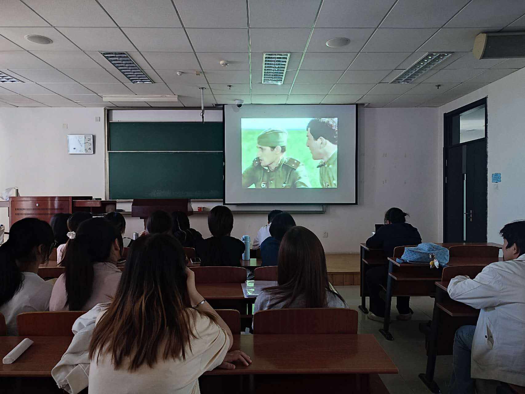 Преподаватель ФДПОИГ провела занятия, посвященные празднованию Дня Победы для студентов УВМ