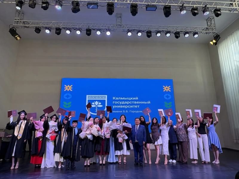 Торжественная церемония вручения дипломов на Медицинском факультете