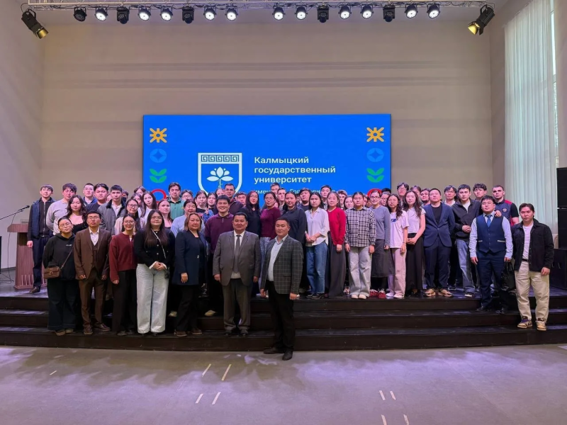 Ректора Бадму Катиновича Салаева поздравляют с юбилеем! 